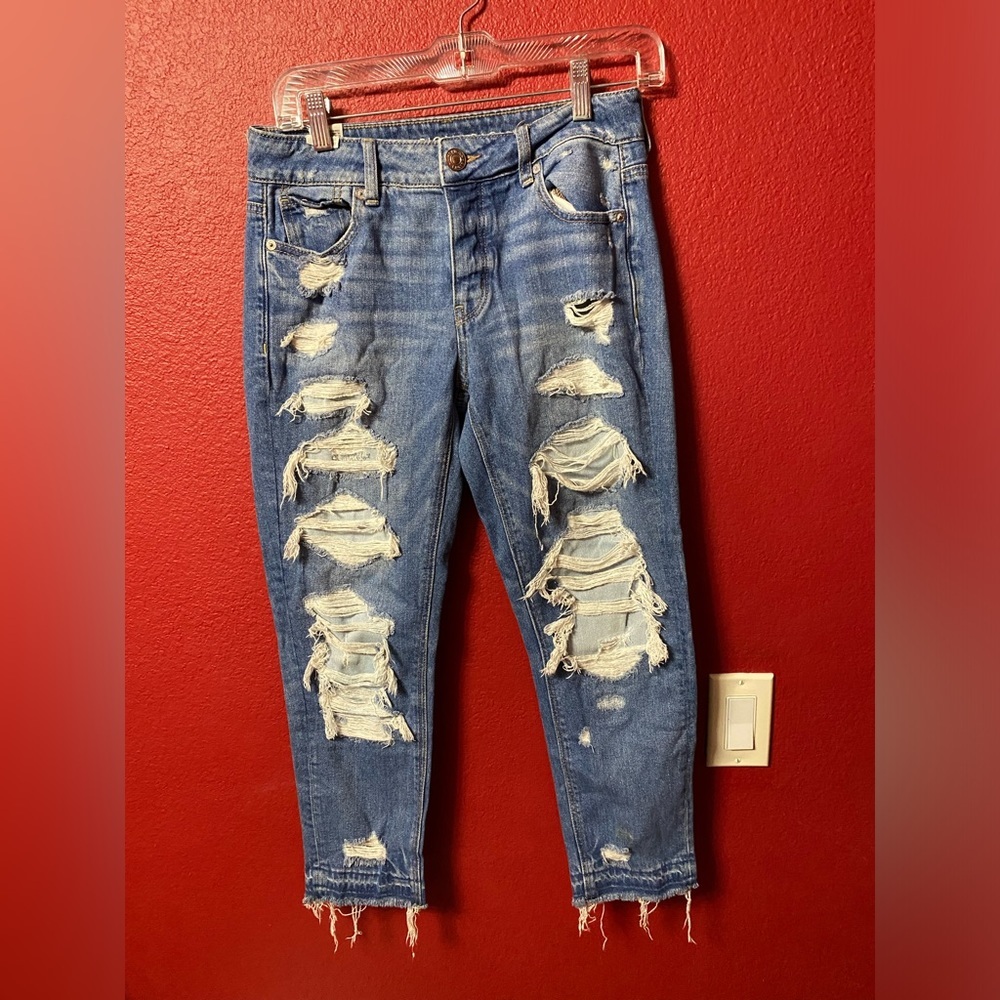 American Eagle women’s distress Jean tomgirl size 0 x-short